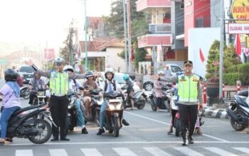 Masyarakat Jepara Apresiasi Kinerja Polisi Saat Pengaturan Lalu Lintas Pagi Hari