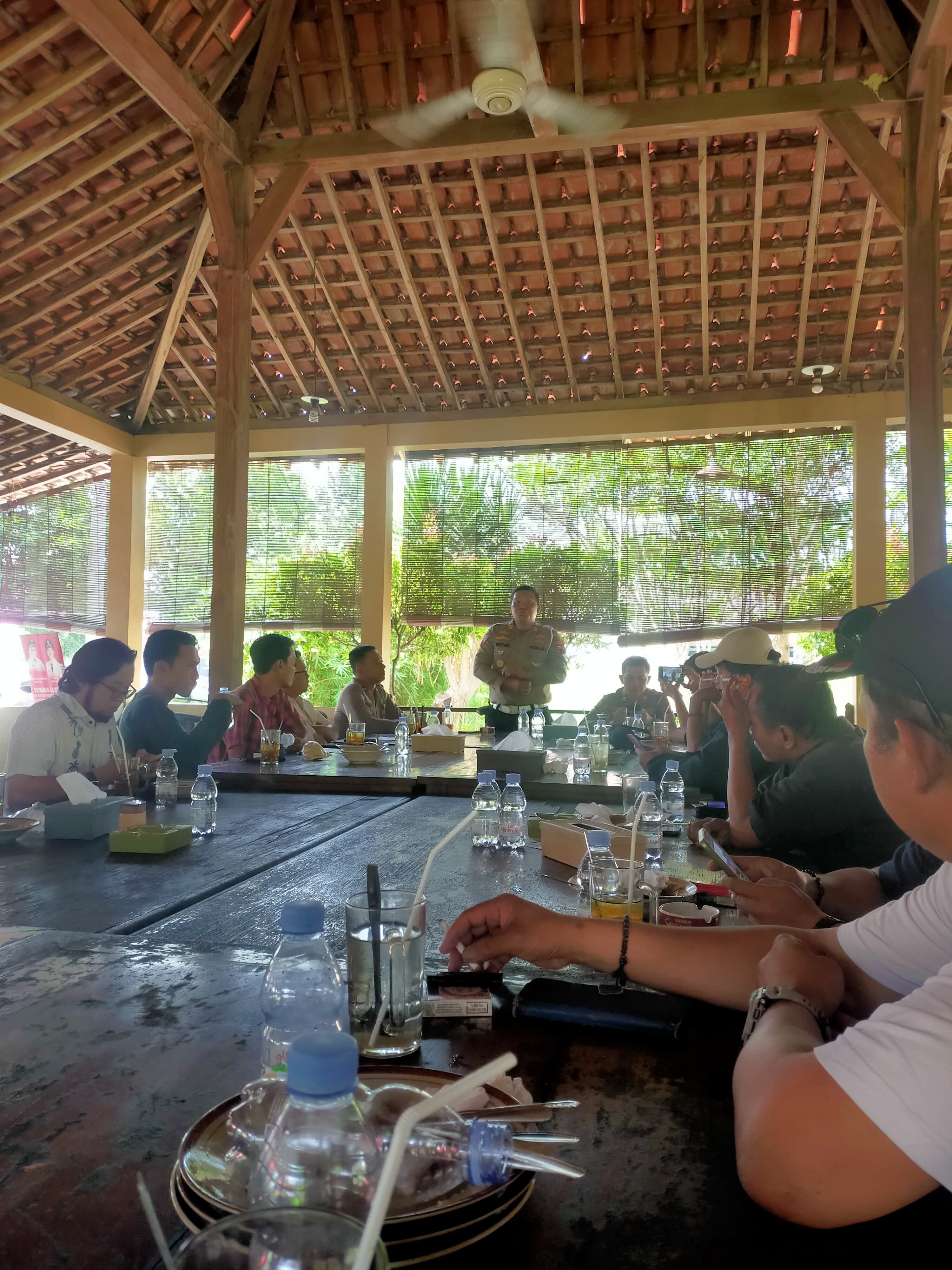 Jalin Silahturahmi Kasat Lantas Polres Sragen Ajak Makan Siang Bersama Awak Media