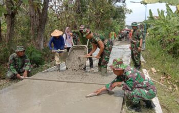 Pengecoran Jalan Rabat Beton Terlaksana 80 Persen di Lokasi TMMD Desa Monggot