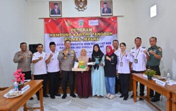 Implementasikan Comander Wish Kapolda Jateng, Polisi Di Jepara Gelar Pelatihan Membatik Hingga Membuat Kue Untuk Janda