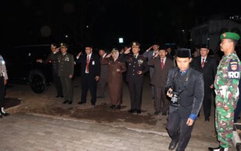 Suasana Penuh Khidmat, Kapolres Jepara Hadiri Apel Kehormatan dan Renungan Suci (AKRS) di TMP Jepara