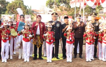 Pimpin Upacara Penurunan Bendera Merah Putih HUT RI Ke-79, Kapolres Jepara : Jadikan Momentum ini untuk Selalu Bersyukur