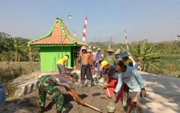 Tingkatkan Keamanan Desa, Satgas TMMD Rehab Poskamling