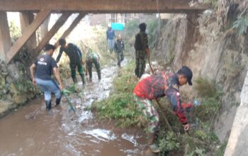 Subsektor 4 Sektor 2 Citarum Harum Bersama Warga Rw 09 dan KKN Uninus Melaksanakan Jumsih