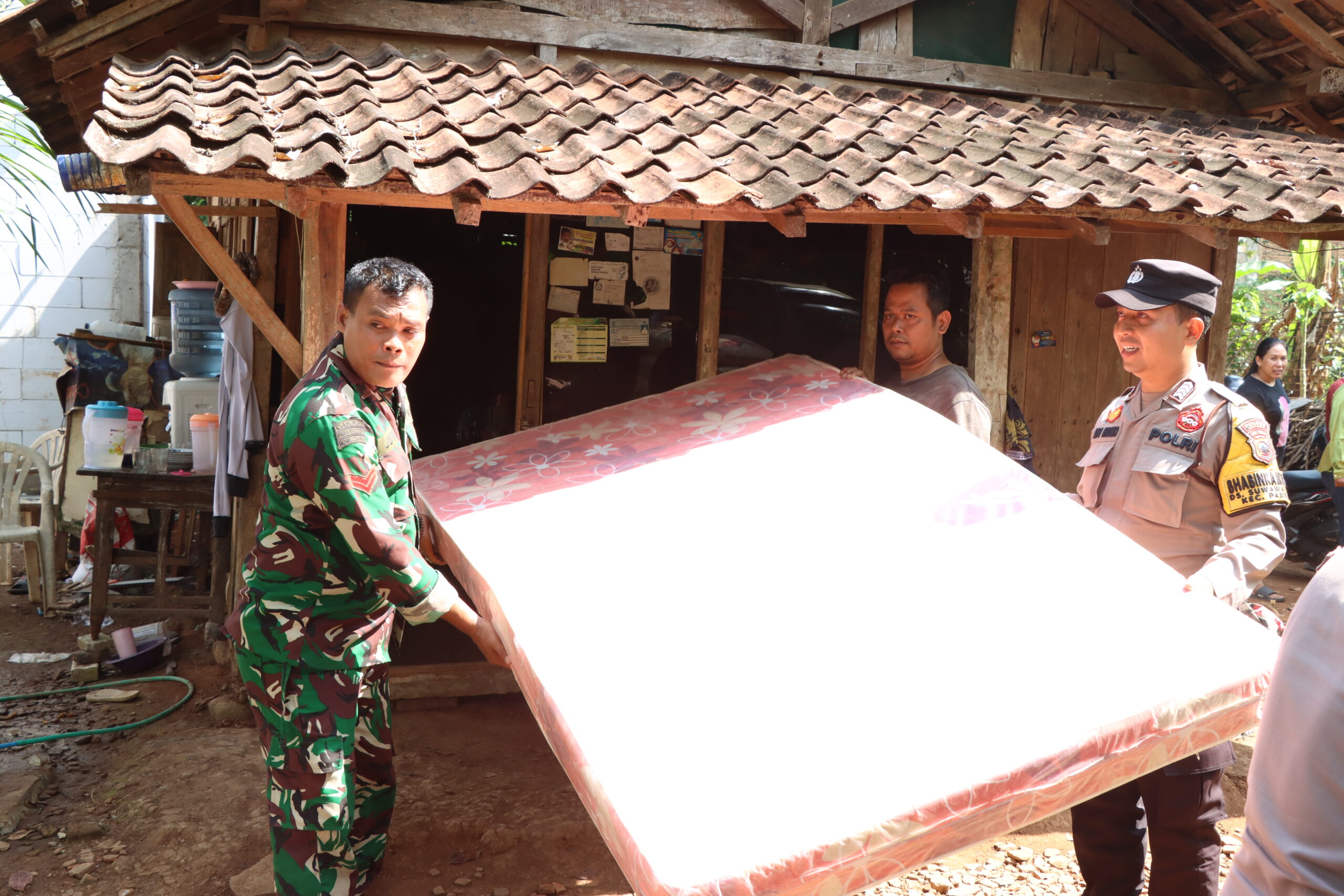 Tindaklanjuti Commander Wish Kapolda Jateng, Polres Jepara Salurkan Bansos