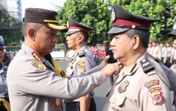 Kapolrestabes Bandung Pimpin Upacara Kenaikan Pangkat Pengabdian Anggota Polri