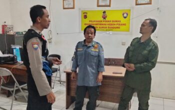 Bhabinkamtibmas Kelurahan Kebon Pisang Polsek Sumur Bandung Laksanakan Himbauan Cooling System Pemilukada 2024
