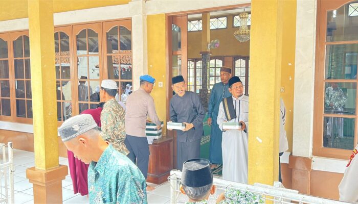 Bid Propam Polda Jabar Tebarkan Kebaikan Lewat Program “Jum’at Berkah”