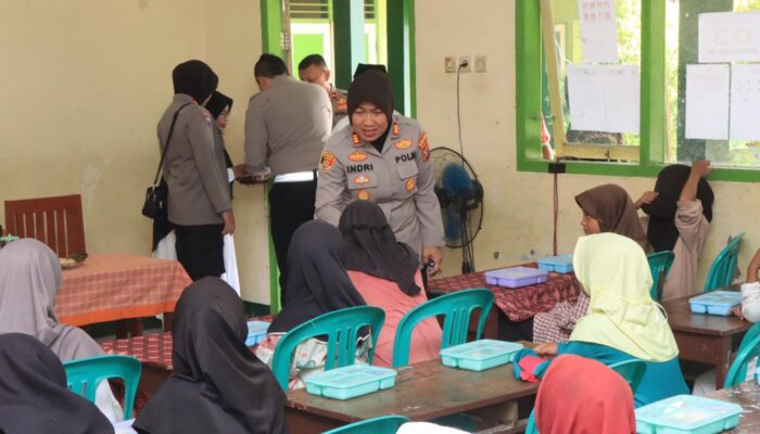 Polisi dan Kodim Indramayu Peduli Gizi Anak, Gelar Program Makan Siang Bergizi