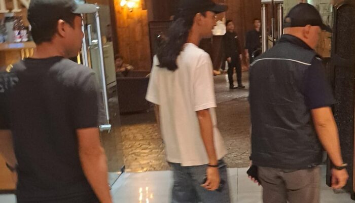 8 Tahun Setia Mendampingi Agus Flores, Apris Tahir Batuhitam: Dari Kos Sempit hingga Hotel Mewah