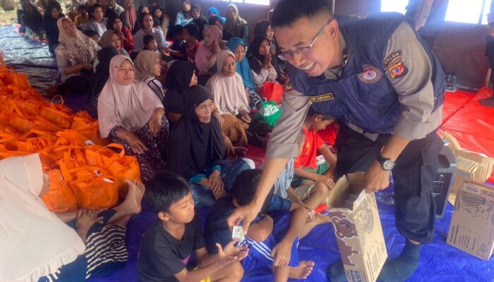 Tim Trauma Healing Polda Jabar dan Polres Sukabumi Beri Dukungan kepada Korban Bencana Longsor di Sukabumi