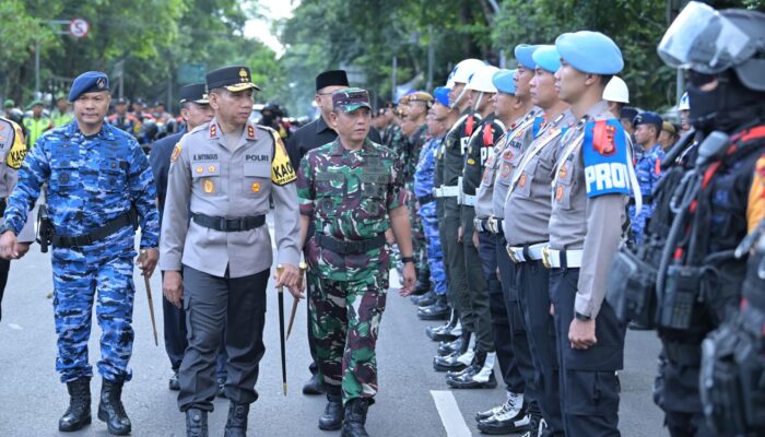 Kapolda Jabar Pimpin Apel Gelar Pasukan Operasi Lilin Lodaya 2024