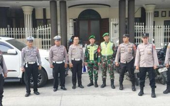 Personel Polda Jabar Patroli ke Tempat Wisata Sambut Nataru 2025