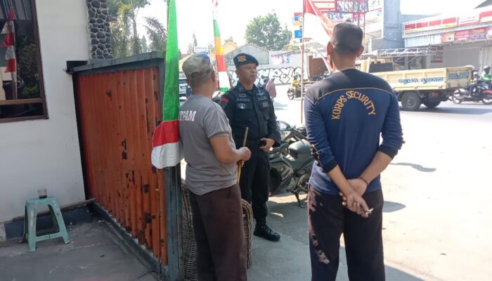 Sat Brimob Polda Jabar Patroli Harkamtibmas Cegah Tindak Kejahatan di Cirebon