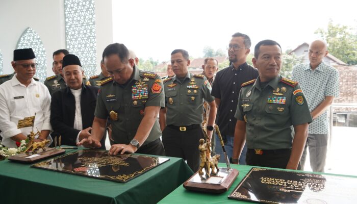 Pangdam III/Slw Dampingi Panglima TNI Resmikan Masjid Al-Jihan Garut