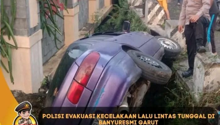 Polisi Evakuasi Kecelakaan Lalu Lintas Tunggal di Banyuresmi Garut