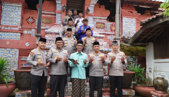 Kapolda Jabar Ziarah ke Makam Sunan Gunung Jati di Cirebon