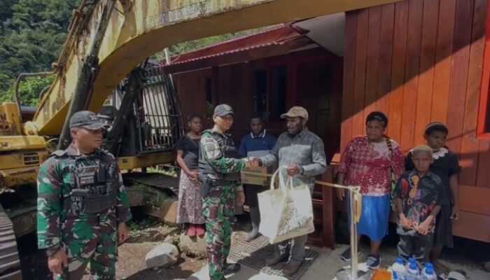 Satgas Pamobvitnas PTFI Renovasi Rumah Tokoh Adat Kampung Kimbeli Mimika, Dorong Kebersamaan dan Kesejahteraan