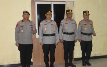 Danpas Brimob I Dampingi Kapolda Aceh dalam Penyerahan Piagam dan Penanaman Bibit Padi di Aceh Tamiang