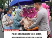 Polres Garut Bagikan Takjil Gratis, Wujud Kepedulian di Bulan Ramadan