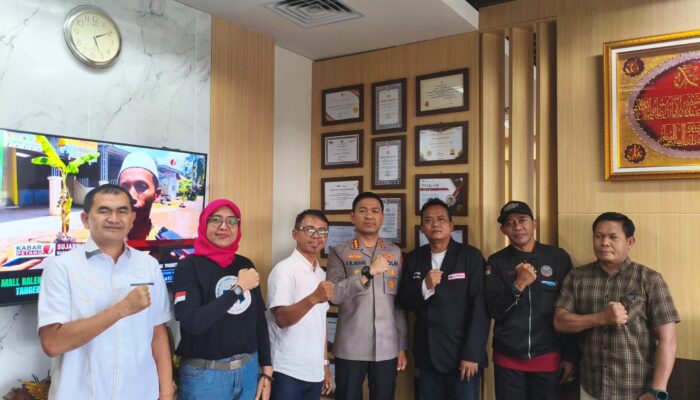 FWJ Indonesia Korwil Kota Tangerang Sambangi Kombes Pol Jauhari Diruang Kerjanya
