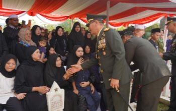 Tangis Haru Iringi Pemakaman Mayor Zulmi, Prajurit Berprestasi Pengabdi Negara