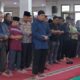 Bentuk Penghormatan Kepada Insan Pers, Kabid Humas Polda Jabar Bertakziah dan Salat Jenazah untuk Almarhum Rudi Agus Mulyana